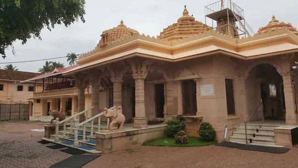 Jain Temple (Dharmanath Jain Temple)